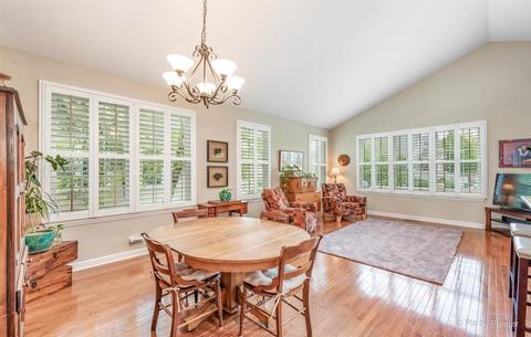 302 Broadmoor Ln, Bartlett, IL 60103 photo 6