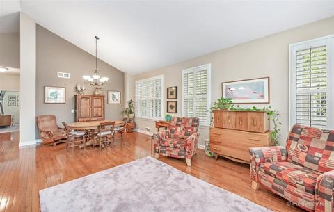 302 Broadmoor Ln, Bartlett, IL 60103 photo 7