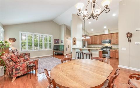 302 Broadmoor Ln, Bartlett, IL 60103 photo 8
