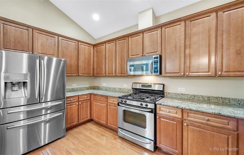 302 Broadmoor Ln, Bartlett, IL 60103 photo 9