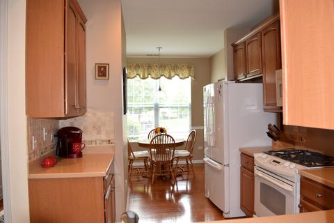 2775 Beacon Point Cir, Elgin, IL 60124 photo 7