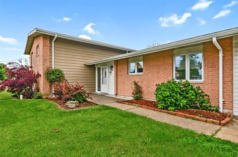 1510 S Pointe Dr, Rantoul, IL 61866 photo 3