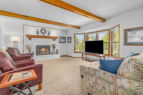 1841 Ranchview Dr, Naperville, IL 60565 photo 2