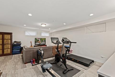 641 E Bowen Ave, Chicago, IL 60653 photo 30