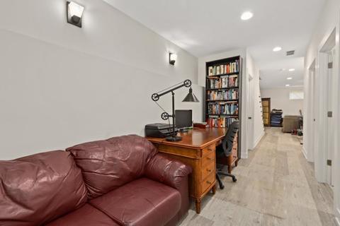 641 E Bowen Ave, Chicago, IL 60653 photo 33