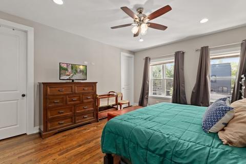 641 E Bowen Ave, Chicago, IL 60653 photo 22