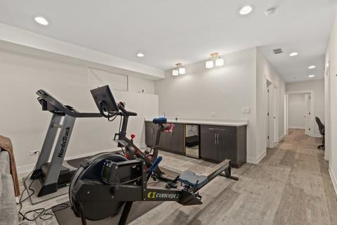641 E Bowen Ave, Chicago, IL 60653 photo 32