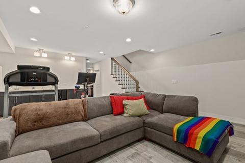 641 E Bowen Ave, Chicago, IL 60653 photo 31