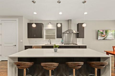 641 E Bowen Ave, Chicago, IL 60653 photo 15