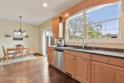 1711 Dewes St, Glenview, IL 60025 photo 8