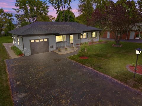 660 Konen Ave, Aurora, IL 60505 photo 1