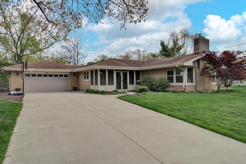 450 E Oriole Ave, Elmhurst, IL 60126 photo 2