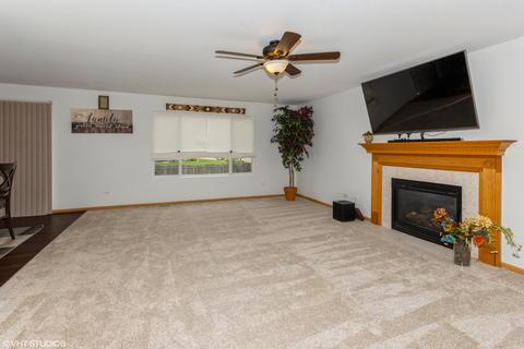 1817 Silver Ridge Dr, Plainfield, IL 60586 photo 2