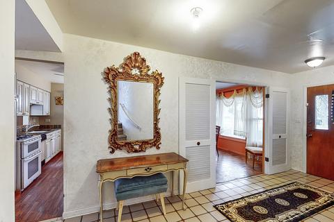 413 Norman Ct, Des Plaines, IL 60016 photo 5