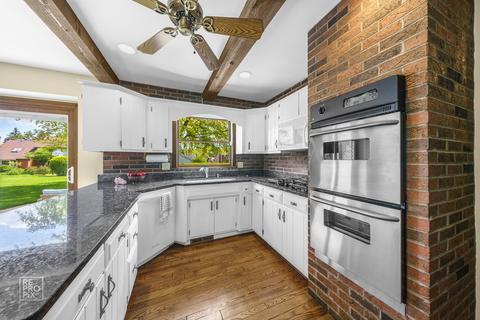 8425 Clynderven Rd, Burr Ridge, IL 60527 photo 6