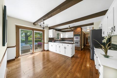 8425 Clynderven Rd, Burr Ridge, IL 60527 photo 4