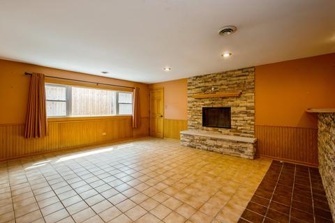 7706 W 82nd St, Bridgeview, IL 60455 photo 9