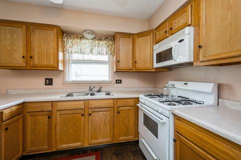 7706 W 82nd St, Bridgeview, IL 60455 photo 4