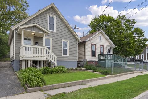 559 Wellington Ave, Elgin, IL 60120 photo 2