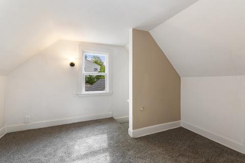 559 Wellington Ave, Elgin, IL 60120 photo 12