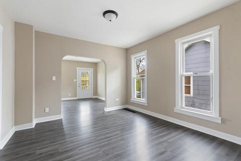 559 Wellington Ave, Elgin, IL 60120 photo 8