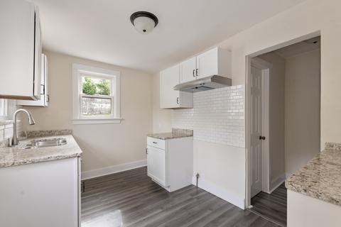 559 Wellington Ave, Elgin, IL 60120 photo 4