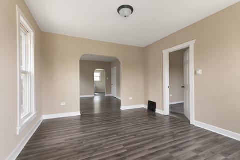 559 Wellington Ave, Elgin, IL 60120 photo 6