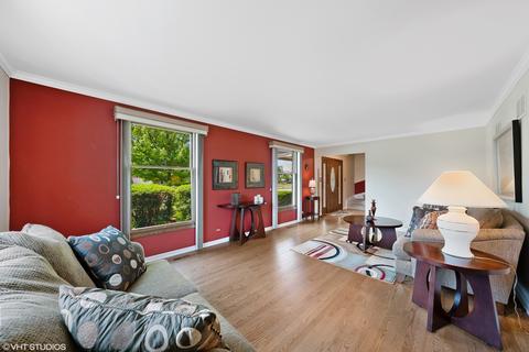 1649 Briarcliffe Blvd, Wheaton, IL 60189 photo 3