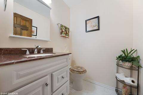1649 Briarcliffe Blvd, Wheaton, IL 60189 photo 8