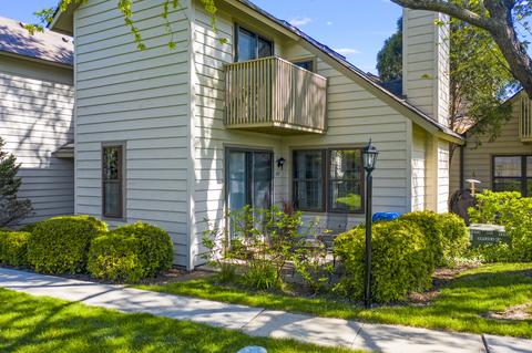 647 Mitchell Ct, Gurnee, IL 60031 photo 2
