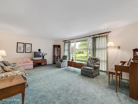 504 Bridle Ln, Wheaton, IL 60187 photo 4