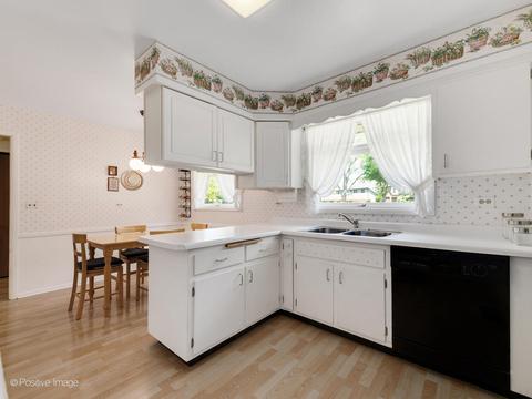 504 Bridle Ln, Wheaton, IL 60187 photo 9