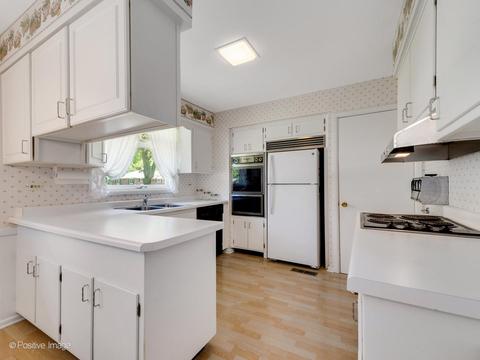 504 Bridle Ln, Wheaton, IL 60187 photo 8