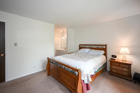 1606 Thames Ct #B, Wheaton, IL 60189 photo 13