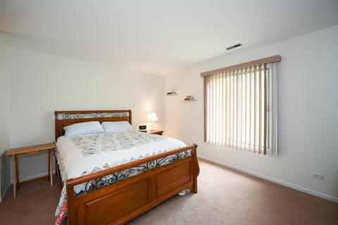 1606 Thames Ct #B, Wheaton, IL 60189 photo 12