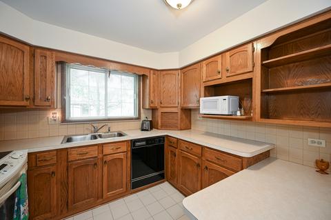 1606 Thames Ct #B, Wheaton, IL 60189 photo 9