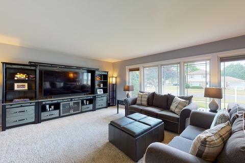 1035 E Forest Ave, Des Plaines, IL 60018 photo 3