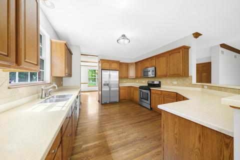 261 Garden Dr, Elgin, IL 60124 photo 2