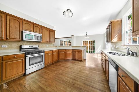 261 Garden Dr, Elgin, IL 60124 photo 3