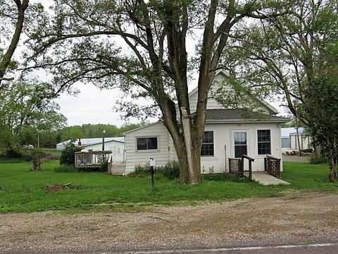 1201 Chicago St, Dewitt, IL 61735 photo 2