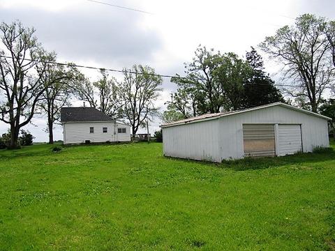 1201 Chicago St, Dewitt, IL 61735 photo 4