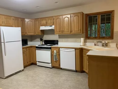 1807 Baker Ln, Peru, IL 61354 photo 9