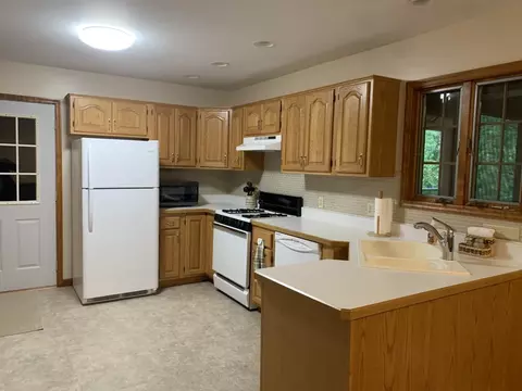 1807 Baker Ln, Peru, IL 61354 photo 8