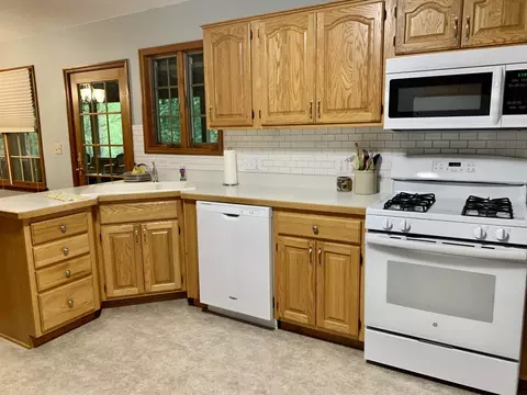 1807 Baker Ln, Peru, IL 61354 photo 33