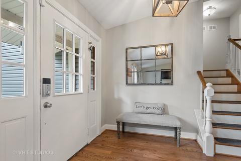 4255 Eisenhower Cir, Hoffman Estates, IL 60192 photo 2