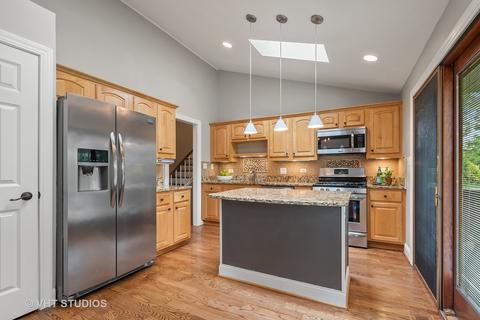4255 Eisenhower Cir, Hoffman Estates, IL 60192 photo 5