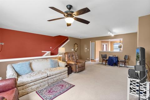 1005 Crane Pt, Elgin, IL 60124 photo 2