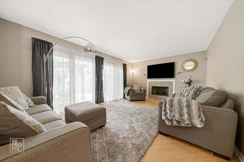 1445 Beaumont Cir, Bartlett, IL 60103 photo 8