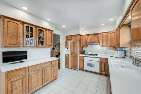 968 Arnold Ct, Des Plaines, IL 60016 photo 13