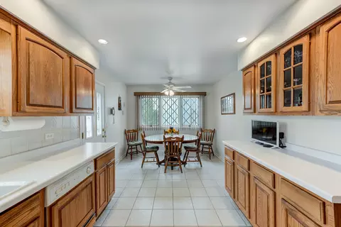 968 Arnold Ct, Des Plaines, IL 60016 photo 14